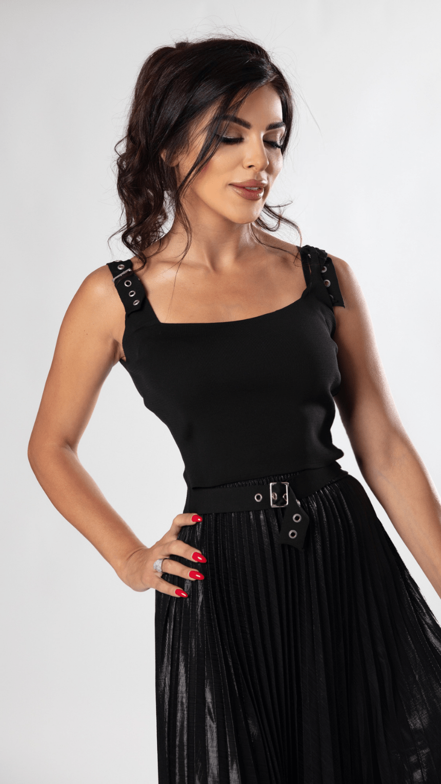 Edgy Crop Top with Sholder Buttons - WaedLine
