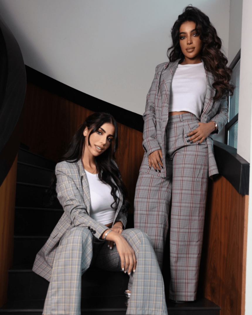 Elegant Plaid Suit - WaedLine