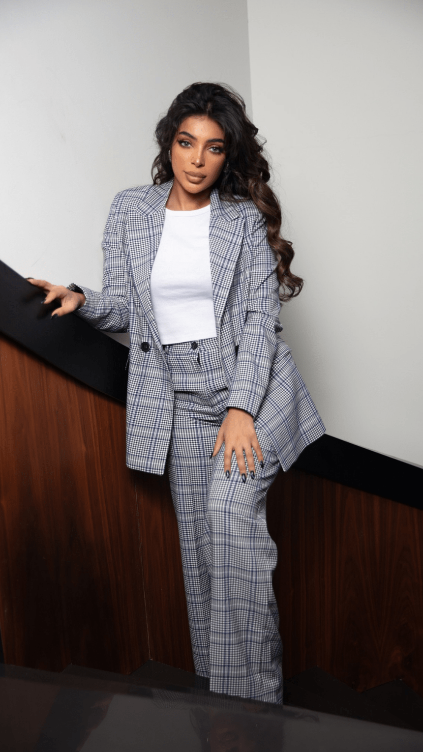 Elegant Plaid Suit - WaedLine