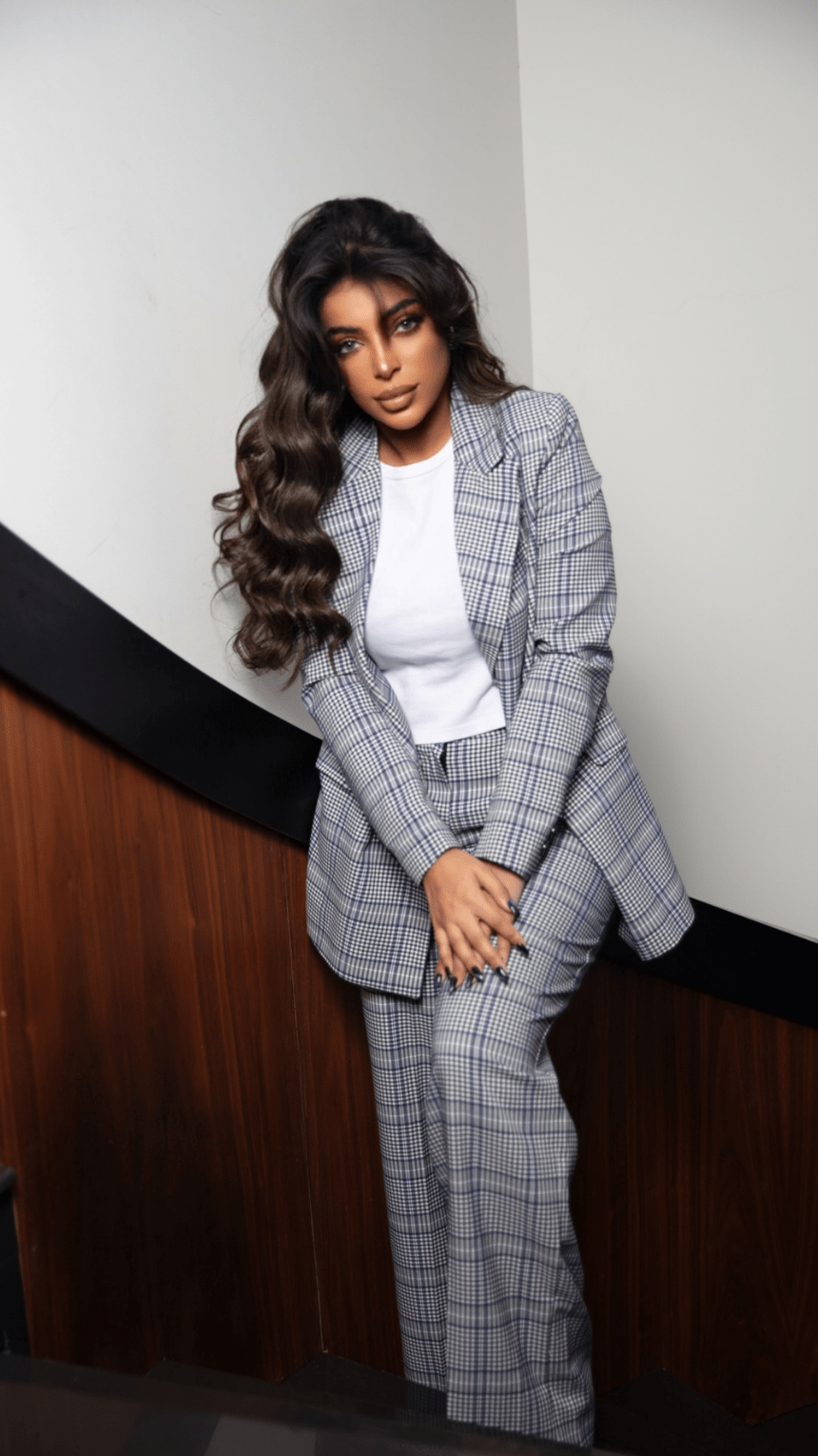 Elegant Plaid Suit - WaedLine