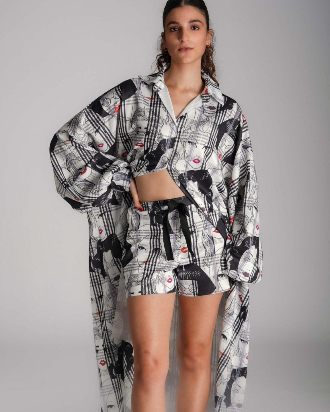 White & Black Newspaper Lip Print Oversized Shirt - WaedLine