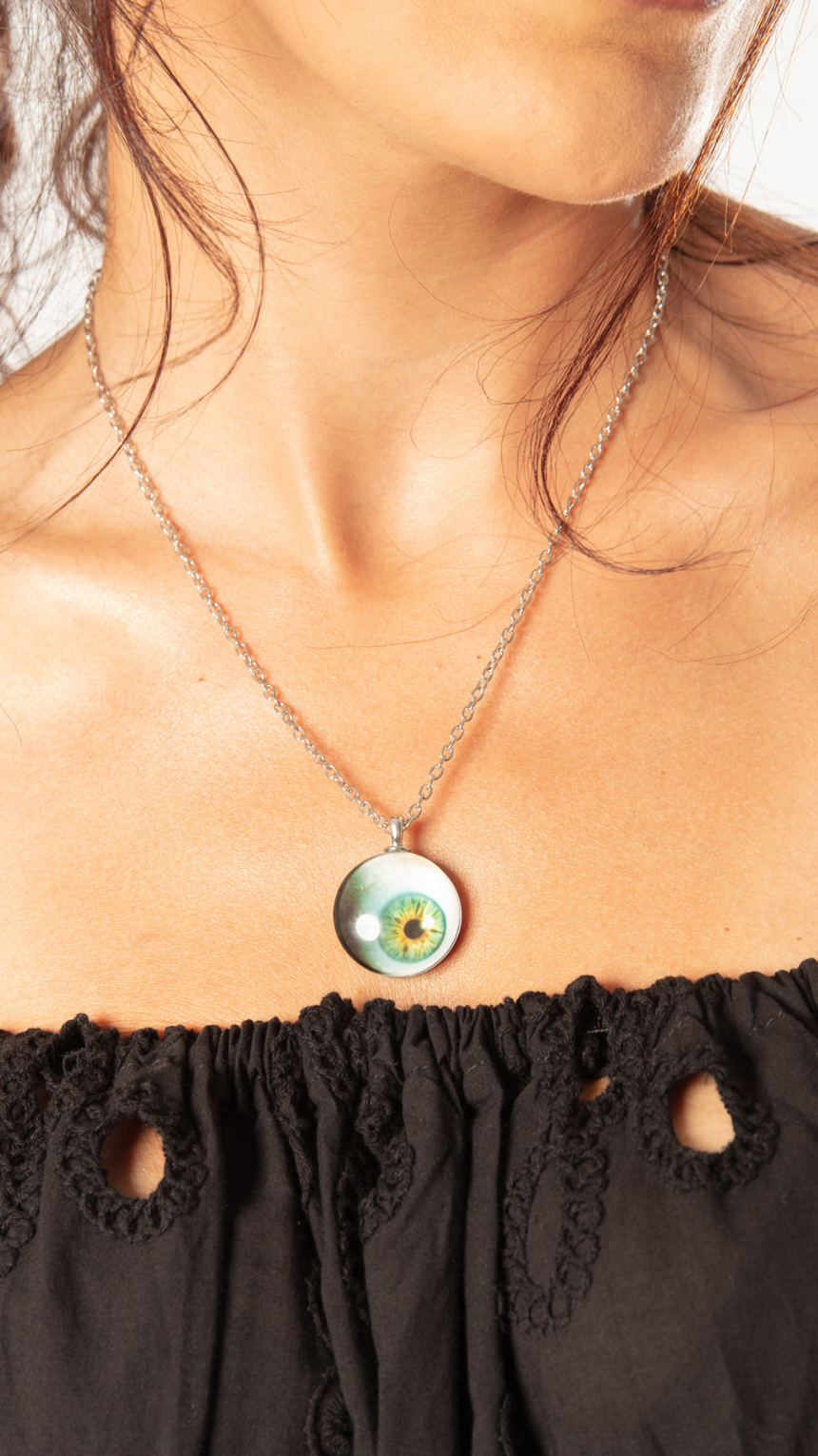 Emerald Eye Circle Necklace